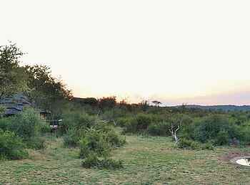 Motswiri Private Safari Lodge: Blick auf das Wasserloch Motswiri Private Safari Lodge: Blick auf das Wasserloch