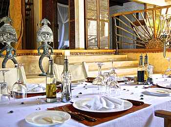 Alfajiri Villas: Gedeckter Tisch