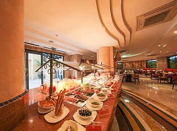 Kigali Serena Hotel: Das Buffet im Restaurant Kigali Serena Hotel: Das Buffet im Restaurant