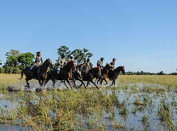 Macatoo Camp: Ausritt unter blauem Himmel