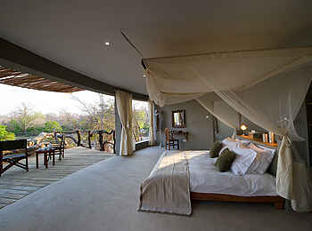 Mkulumadzi Lodge: Schlafraum mit Blick