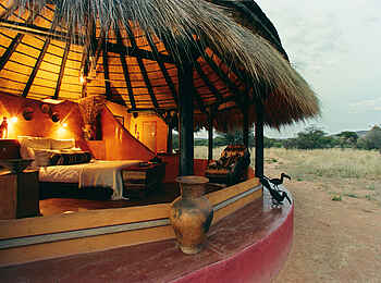Okonjima Bush Camp: Chalet am Abend