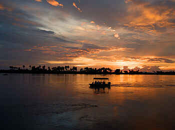 Selous Impala Camp: Bootssafari mit Sonnenuntergang