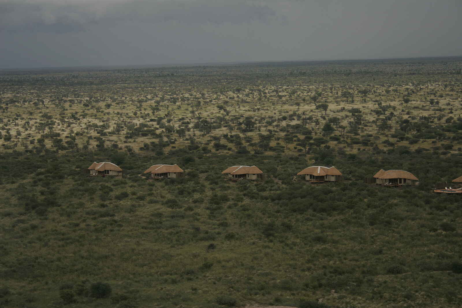 Tau Pan Camp: Chalets aus der Luft Tau Pan Camp: Chalets aus der Luft