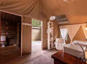 Thamo Telele Camp: Bad mit Außendusche Thamo Telele Camp: Bad mit Außendusche