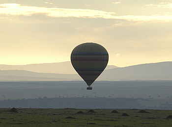 Mara Serena Safari Lodge: Ballonfahrt in der Morgendämmerung Mara Serena Safari Lodge: Ballonfahrt in der Morgendämmerung