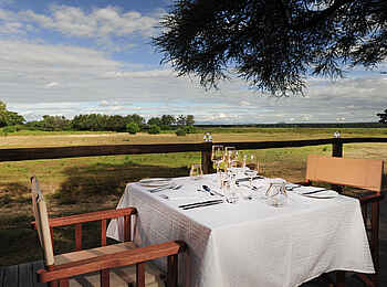 Anabezi Luxury Tented Camp: Privates Abendessen an einem Gästezelt