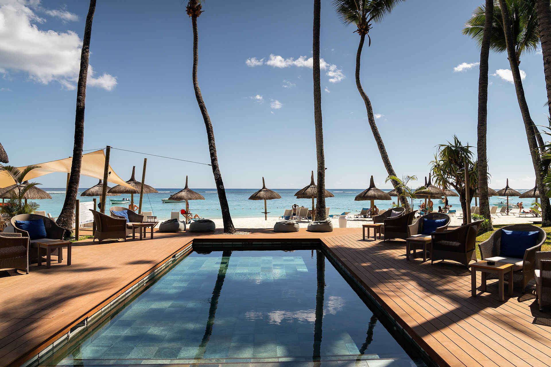 Constance Sakoa Boutik: Der Pool