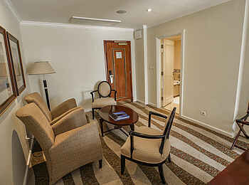 Kigali Serena Hotel: Wohnbereich der Junior Suite Kigali Serena Hotel: Wohnbereich der Junior Suite