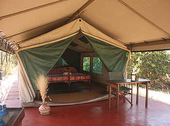 Mdonya Old River Camp: Geöffnetes Gästezelt