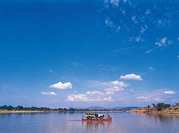 Robin Pope Safaris: Die Nkwali-Flussfähre