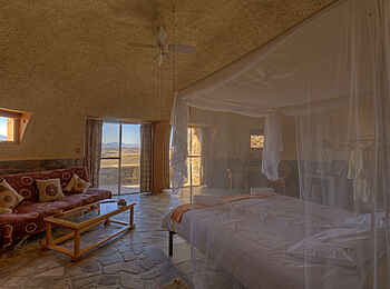 Rostock Ritz Desert Lodge: Bett und Sofa Rostock Ritz Desert Lodge: Bett und Sofa