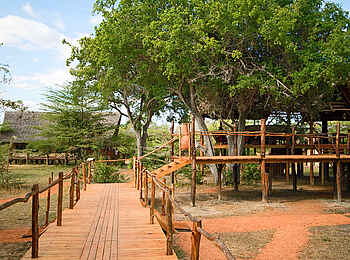 Selous Impala Camp: Stege zur Hauptlodge