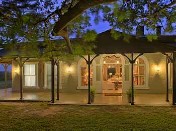 &Beyond Kirkman's Camp: Haupthaus am Abend &Beyond Kirkman's Camp: Haupthaus am Abend