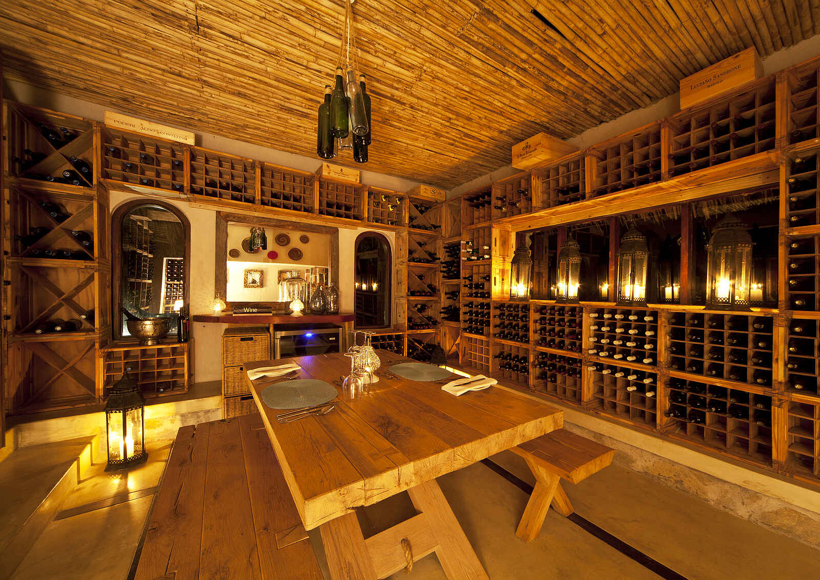 Azura Quilalea: Weinkeller Azura Quilalea: Weinkeller