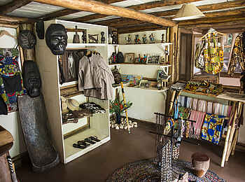 Buhoma Lodge: Souvenirshop