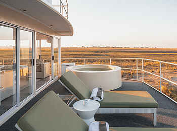 Chobe Princess: Ein Plunge Pool auf dem Deck Chobe Princess: Ein Plunge Pool auf dem Deck
