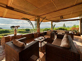 Elephant Plains Lodge: Die Lounge Terrasse