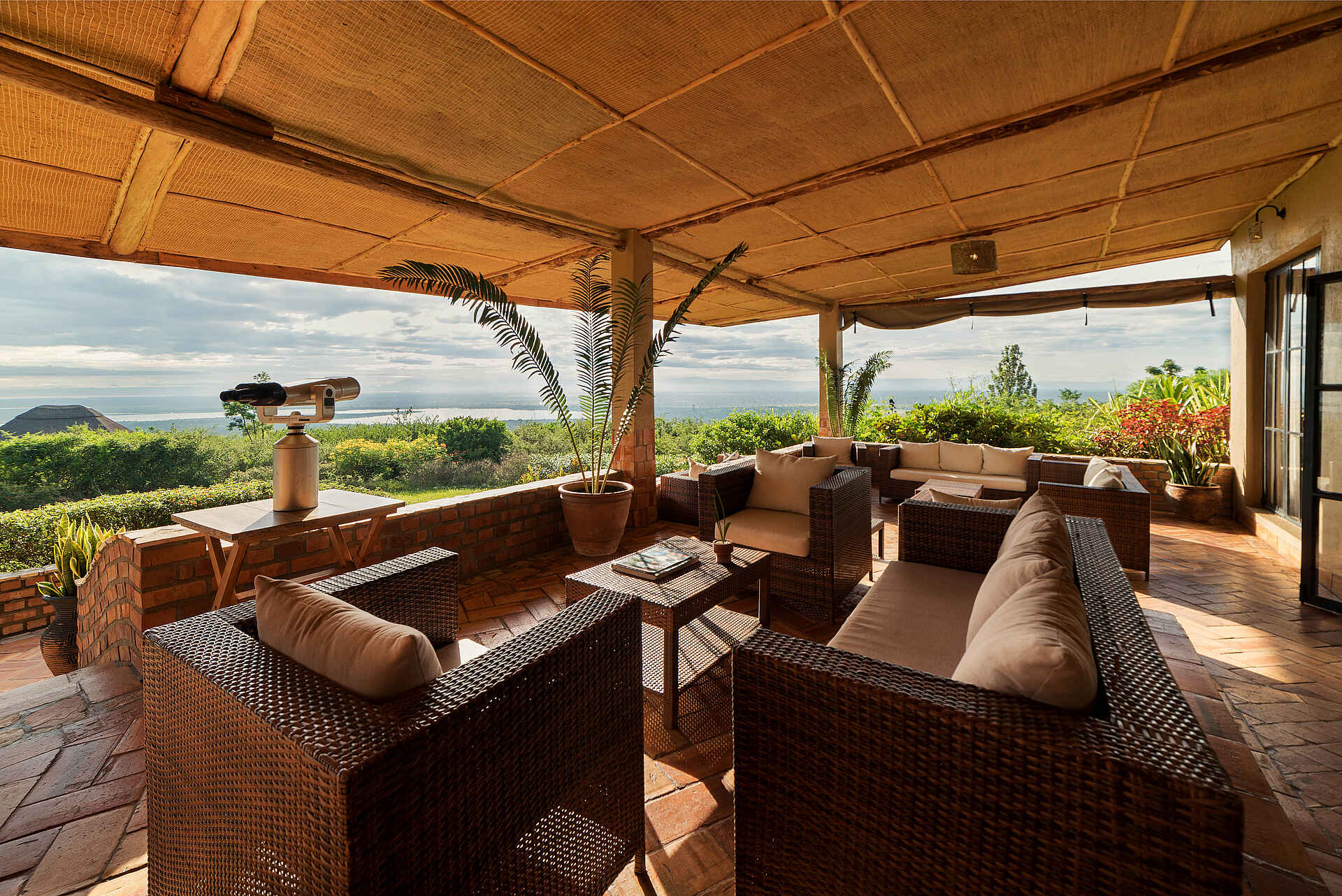 Elephant Plains Lodge: Die Lounge Terrasse