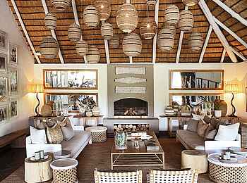 Londolozi Founders Camp: Der Kamin Londolozi Founders Camp: Der Kamin