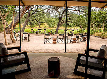 Mababe Tented Camp: Blick auf Boma von Lounge
