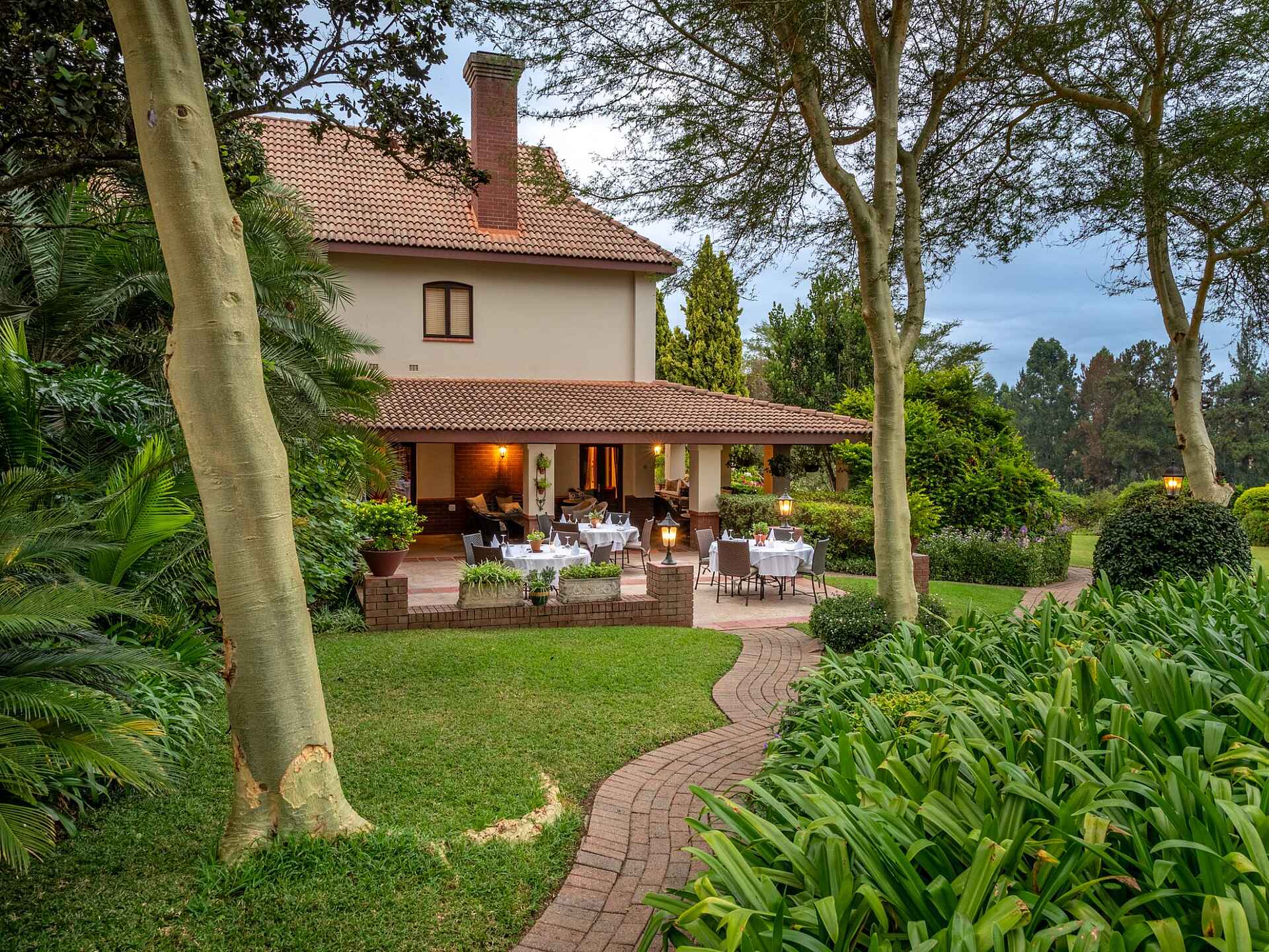 Oliver's: Blick vom Garten her