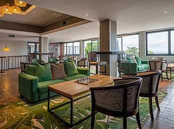 Salt of Akagera Lodge: Sitzbereich Bar