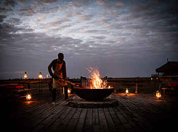 Segera Retreat: Eine Feuerschale am Abend