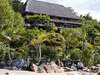 Time + Tide Tsara Komba: Der Zentralbereich liegt direkt am Strand