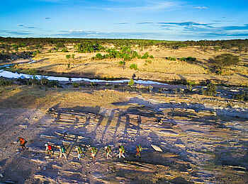 Wayo Serengeti Green Camp: Wanderung entlang des Flusses