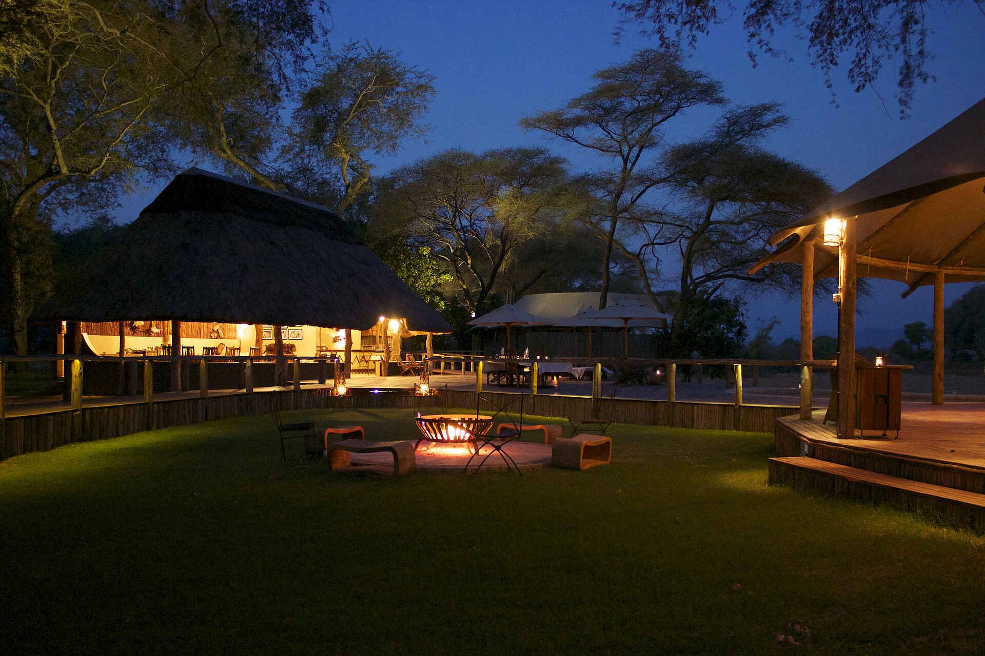 Abenteuer, Abgeschiedenheit, Ana Tree Camp, Anabaum, Anabezi, Anabezi Camp, Anabezi Luxury Tented Camp, Chalets, Charles Davy, Charles Davy und Yusuf Zumla, Jeki, Kulefu, Leopard, Lower Zambezi, Lower Zambezi National Park, Lower Zambezi Nationalpark, Lusaka, Luxus, Mushika River, Sambesi, Sambia, Wildnis, Yusuf Zumla, Zambezi, Zeltchalets, Design, Entspannung, Erholung, afrikarma, afrikarma.de, Afrikarma Safaris