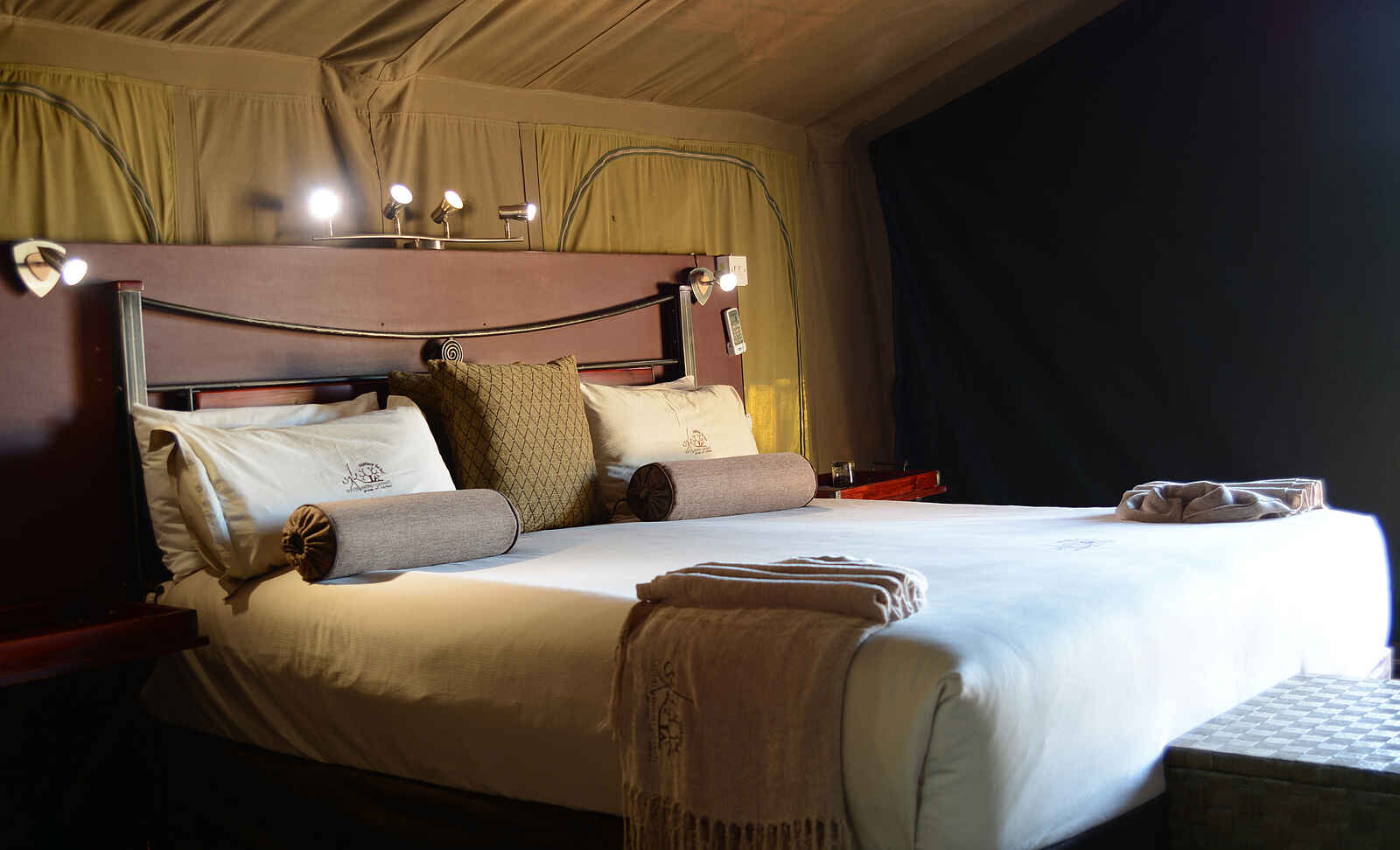 Camp Savuti: Doppelbett Camp Savuti: Doppelbett