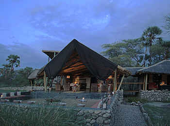 Chem Chem Lodge: Das Hauptgebäude am Abend Chem Chem Lodge: Das Hauptgebäude am Abend