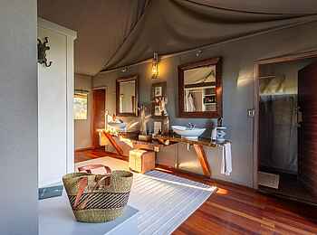 Chitabe Lediba Camp: Standard Tent Bad