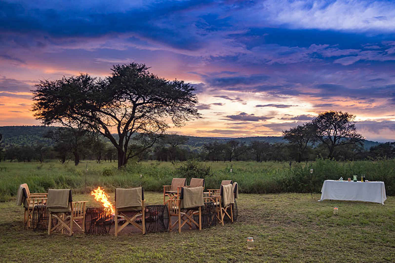Dunia Camp: Sonnenuntergang am Lagerfeuer Dunia Camp: Sonnenuntergang am Lagerfeuer