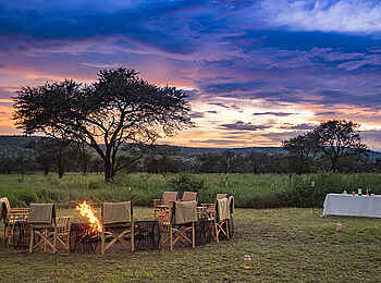 Dunia Camp: Sonnenuntergang am Lagerfeuer Dunia Camp: Sonnenuntergang am Lagerfeuer