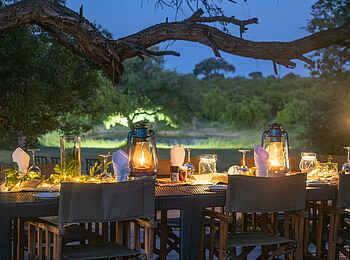 Kambaku Safari Lodge Südafrika: Dinner unter freiem Himmel Kambaku Safari Lodge Südafrika: Dinner unter freiem Himmel