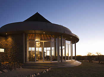 Naankuse Lodge: Main Lounge Naankuse Lodge: Main Lounge