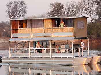 Ndhovu Safari Lodge: Hausboot Ndhovu Safari Lodge: Hausboot