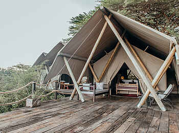 The Sambuk Suite at Mara Nyika Camp: Schlafzimmer mit Zugang zur Terrasse The Sambuk Suite at Mara Nyika Camp: Schlafzimmer mit Zugang zur Terrasse