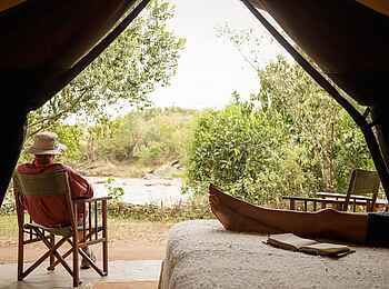 Serian's Nkorombo Mobile Camp: Safari Tent Entspannen am und im Gästezelt