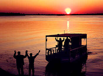 Zambezi Sands: Sundowner Cruise