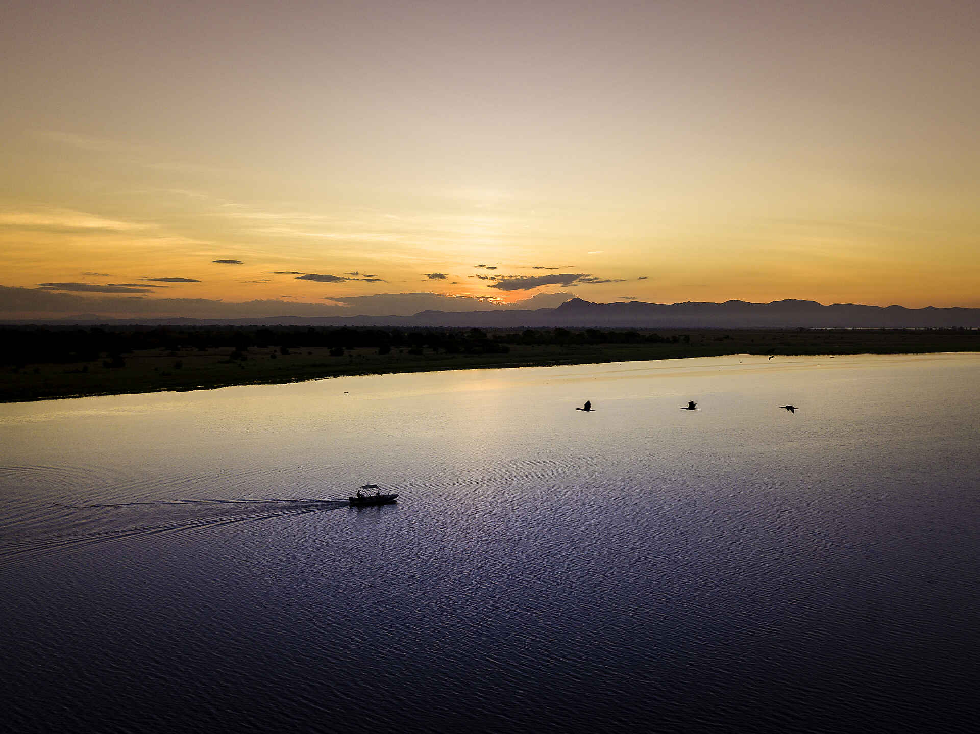 Kuthengo Camp: Bootsexkursion Kuthengo Camp, Liwonde National Park, Robin Pope Safaris, Shire River, Bootsexkursion, Afrikarma, Afrikarma Safaris, Afrikarma Safaris - Wildnis. Hautnah., Afrikarma.de