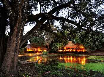 Bilimungwe Bushcamp: Gästechalets an der Lagune