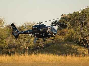 Busanga Bush Camp: Ankunft mit dem Helikopter Busanga Bush Camp: Ankunft mit dem Helikopter