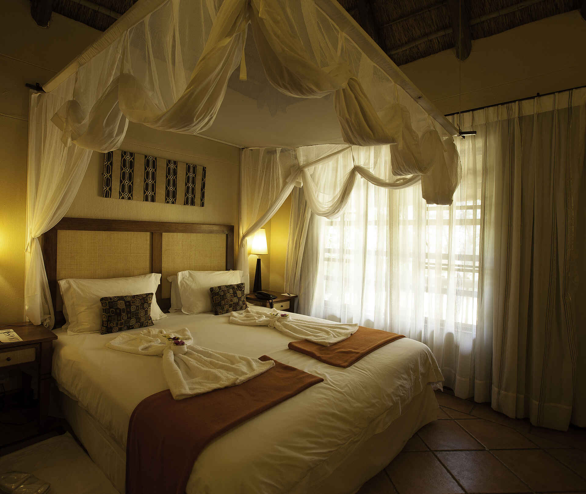 Chobe Marina Lodge: Schlafzimmer mit Doppelbett africa, african hotels & adventures, african hotels and adventures, afrika, afrikarma, aha group, botsuana, botswana, chobe, chobe marina, Chobe Marina Lodge, chobe national park, chobe nationalpark, chobe river, kasane, kasane airport, kasane marina lodge, konferenz, konferenzräume, nationalpark, nordbotswana, nordostbotswana, northeastern botsuana, northern botsuana, pirschfahrten, reise, reisen, safari, southern africa, südliches afrika, urlaub, bett, gäste, gästeunterkunft, guest room, schlafen, schlafzimmer, zimmer