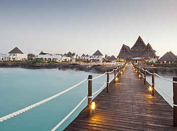 Essque Zalu: Blick von der Pier auf die Anlage