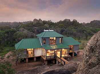 Khayelitshe House: Die Lodge am Abend Khayelitshe House: Die Lodge am Abend