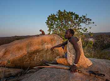 Kisima Ngeda Camp: Ein Hatsabe bei der Jagd Kisima Ngeda Camp: Ein Hatsabe bei der Jagd