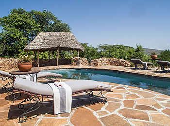 Klein's Camp: Liegen am Pool